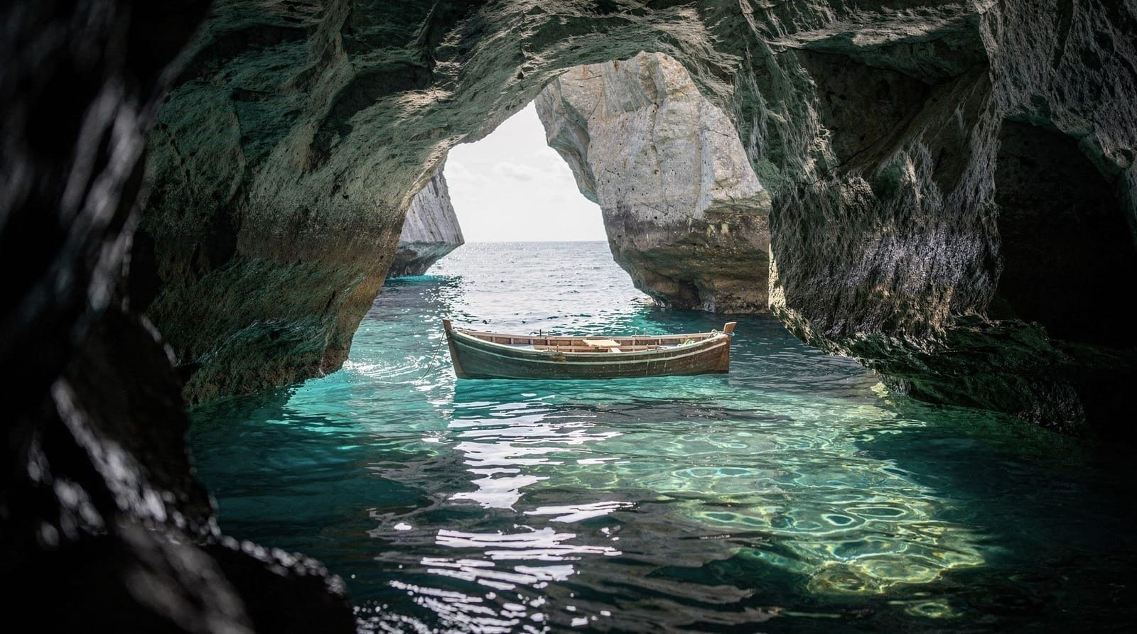 La Cueva Azul cerca de Herceg Novi: cómo acertar con la luz
