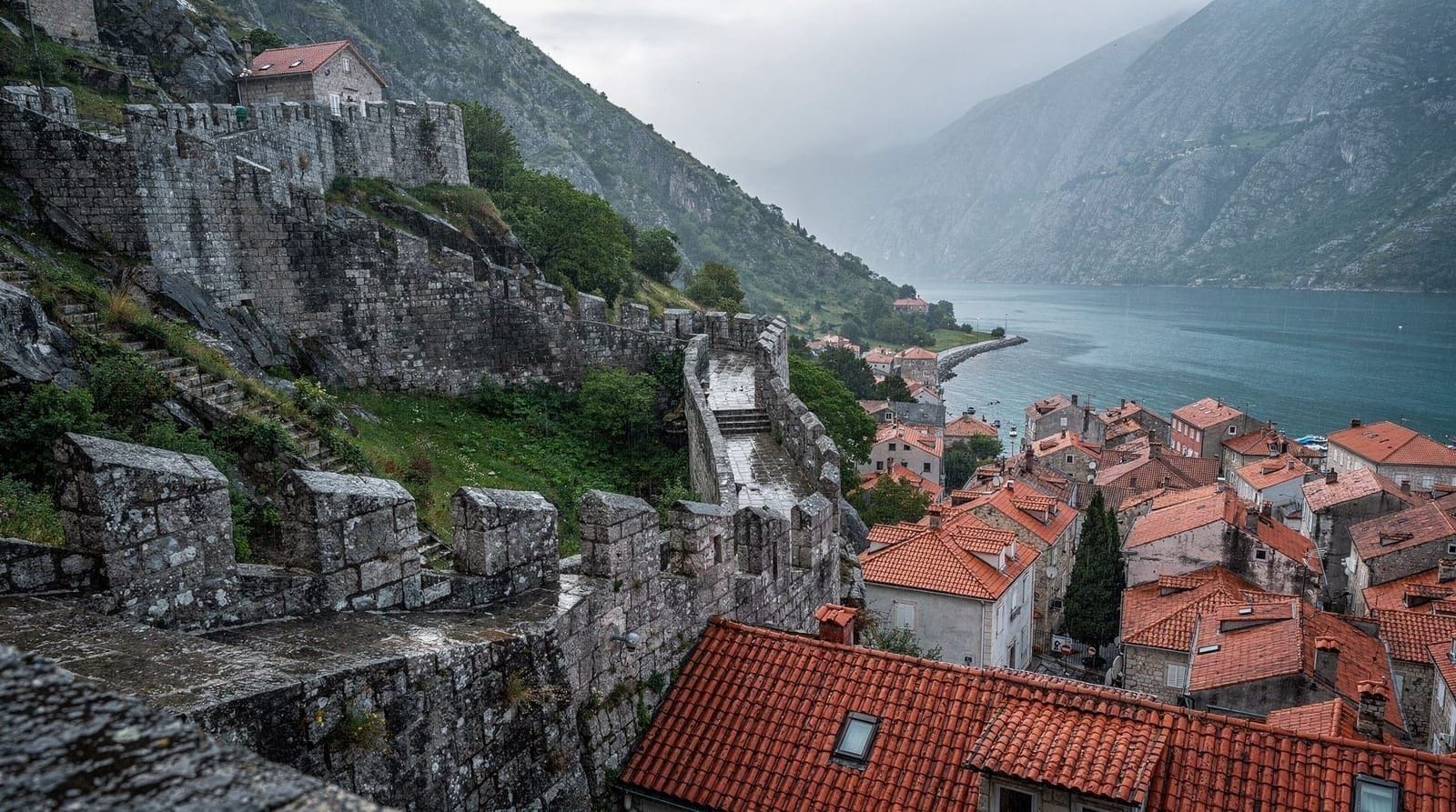 Common tourist scams in Kotor and how to avoid them