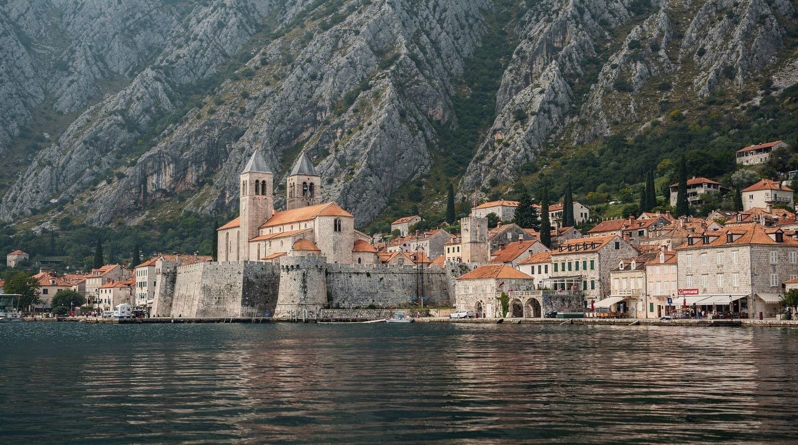 Kotor o Budva: dónde alojarse