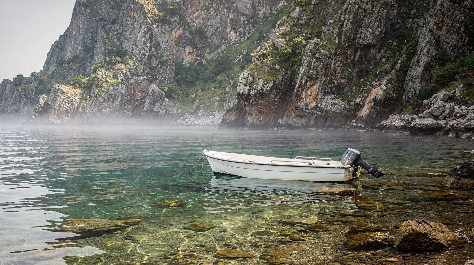 La península de Luštica en barco: las calas que Budva no tiene