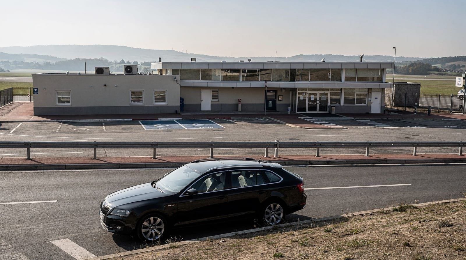 Transfer dall'aeroporto di Podgorica a Cattaro: navetta, taxi o auto a noleggio