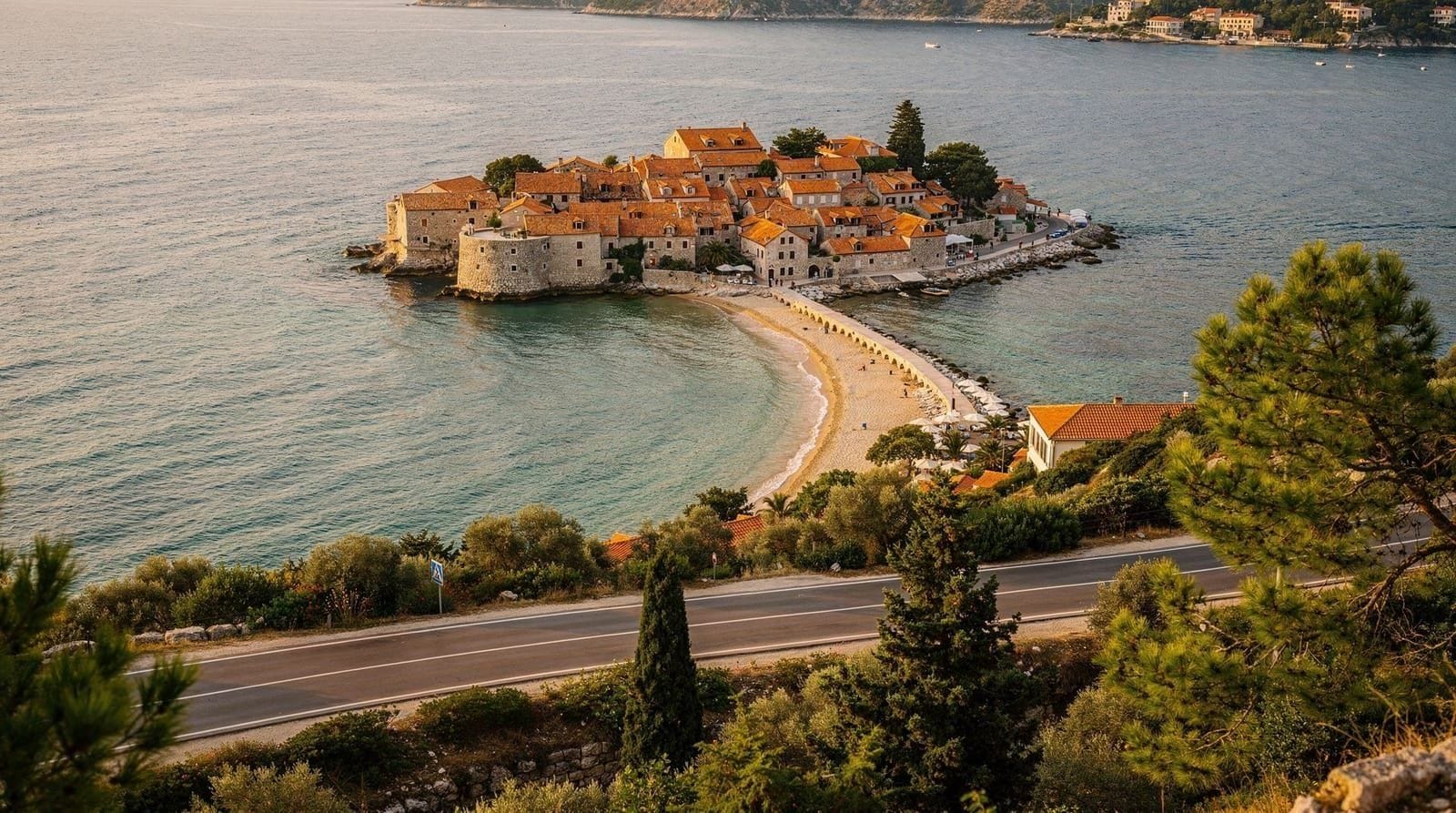 Guía de los miradores de Sveti Stefan: dónde ver el islote sin alojarte allí